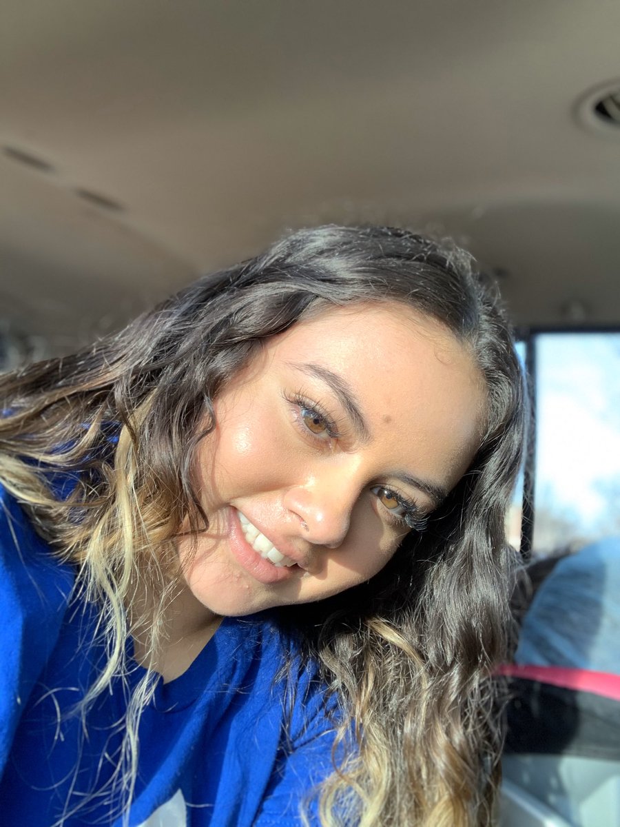 princesakorinaa's tweet image. i couldn’t decide which one 😳 #brokenneck