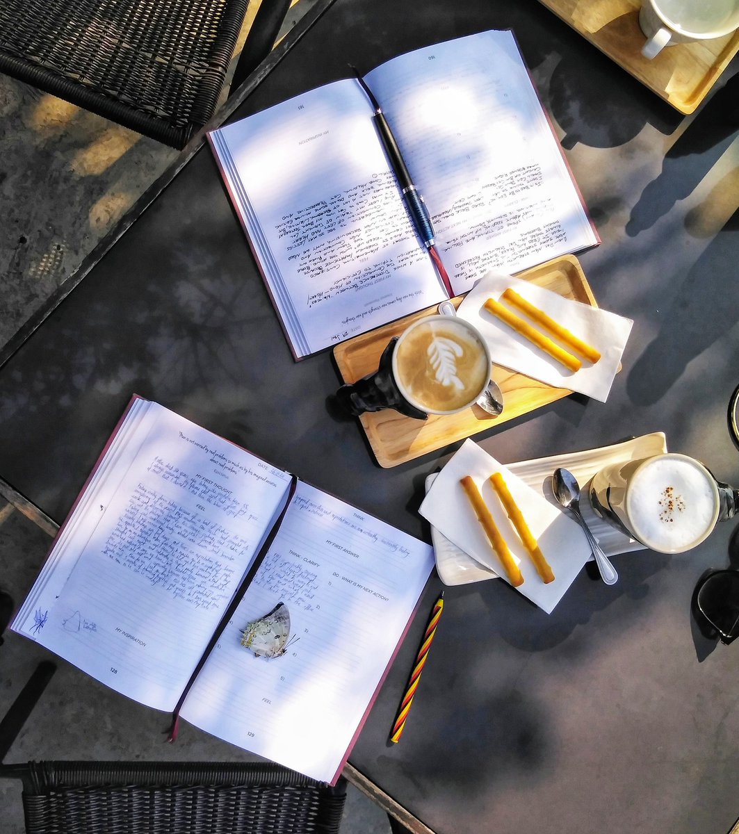 ftd_journal's tweet photo. An amazing Feel Think Do shared journal experience, with coffee and a friend.
The Logic Mind and the Artist Mind.
Guess which one is the Artist?

#feelthinkdo #journal #writing #WritingCommunity #journaling #sharing #writing #gratitude #emotion #logic #action #amwriting https://t.co/TUcwsT8xWT