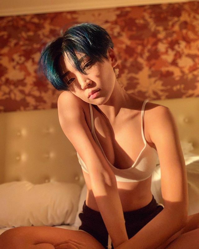 auchi0404's tweet photo. After midnight🦋
.
.
#manicpanic #aftermidnight #color #blue #bluehair #shorthair #asian https://t.co/pwoEVg0K3o https://t.co/0z9GI4mtui