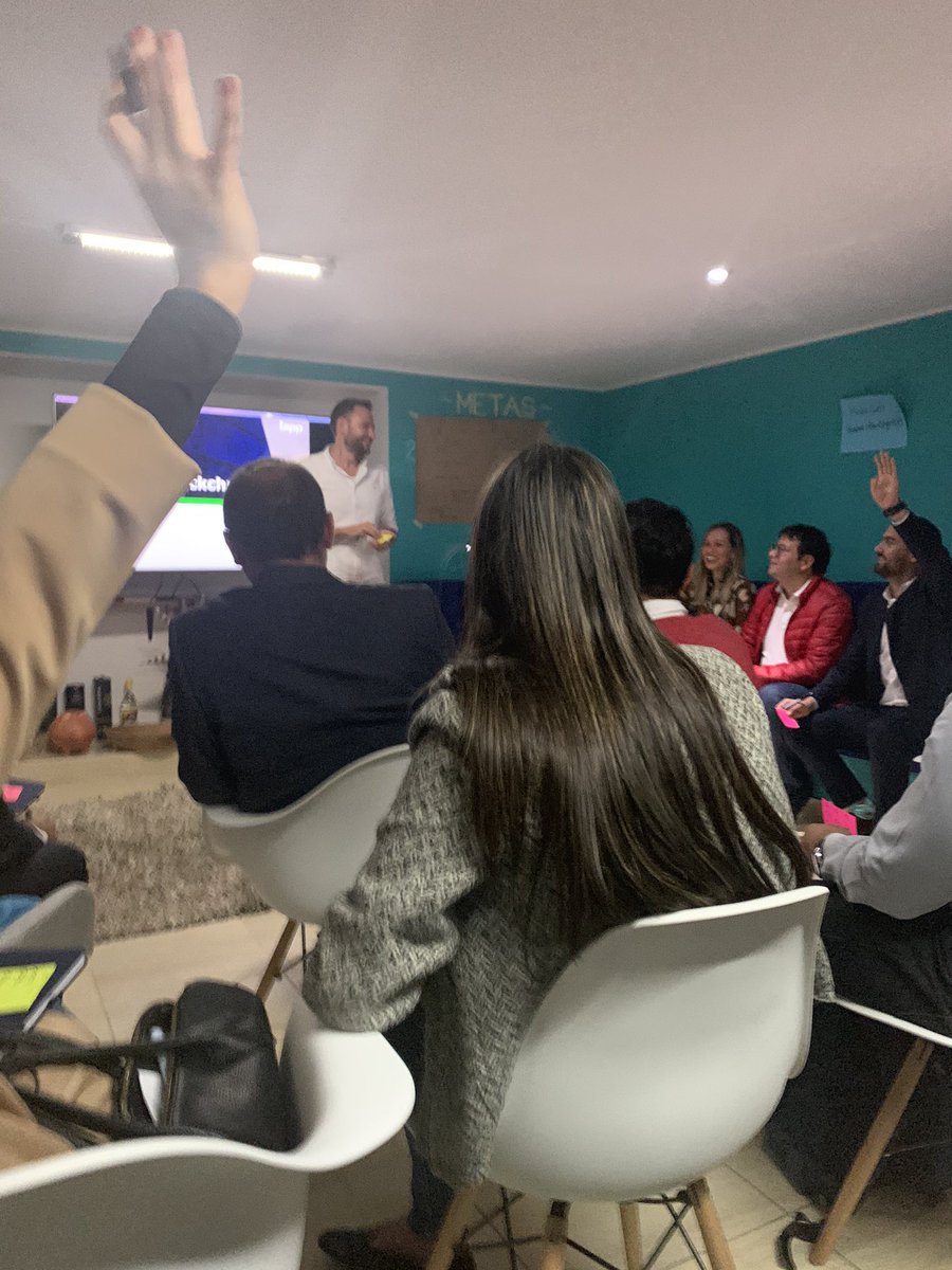 heidybalanta's tweet image. Actividad con post-it para entender cómo funciona la cadena de bloques #blockchain @PrivacyPros #CapítuloBogotá #DataPrivacyDay2020