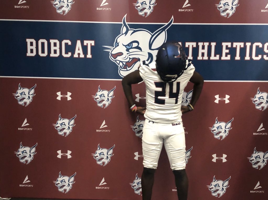 DevenDavis24's tweet photo. After a great phone call with @_Jerome_Smith . I am blessed to say I am Committed to St. Thomas University‼️ @WarriorsFB_HC @Coach_Waugh #SETTHESTANDARD https://t.co/KK5BkUFFQW