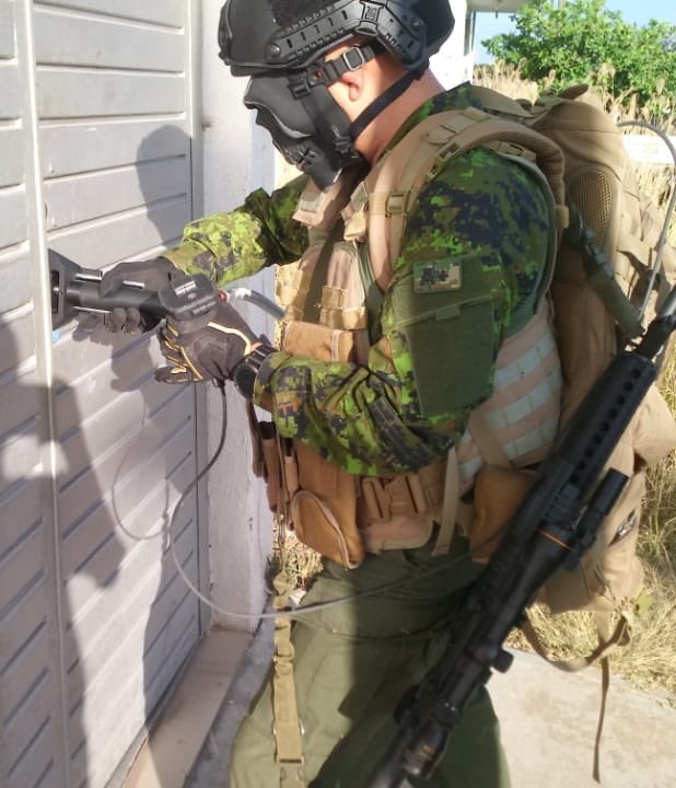 Ratools247's tweet image. Battery powered hydraulics get the job done faster! #swat #police #tactical #tacticalbreaching #hydraulicrescue #mechanicalbreaching #breachingtools #military #entrytools #forcibleentry #swattraining #military #specialoperations #explosivebreaching