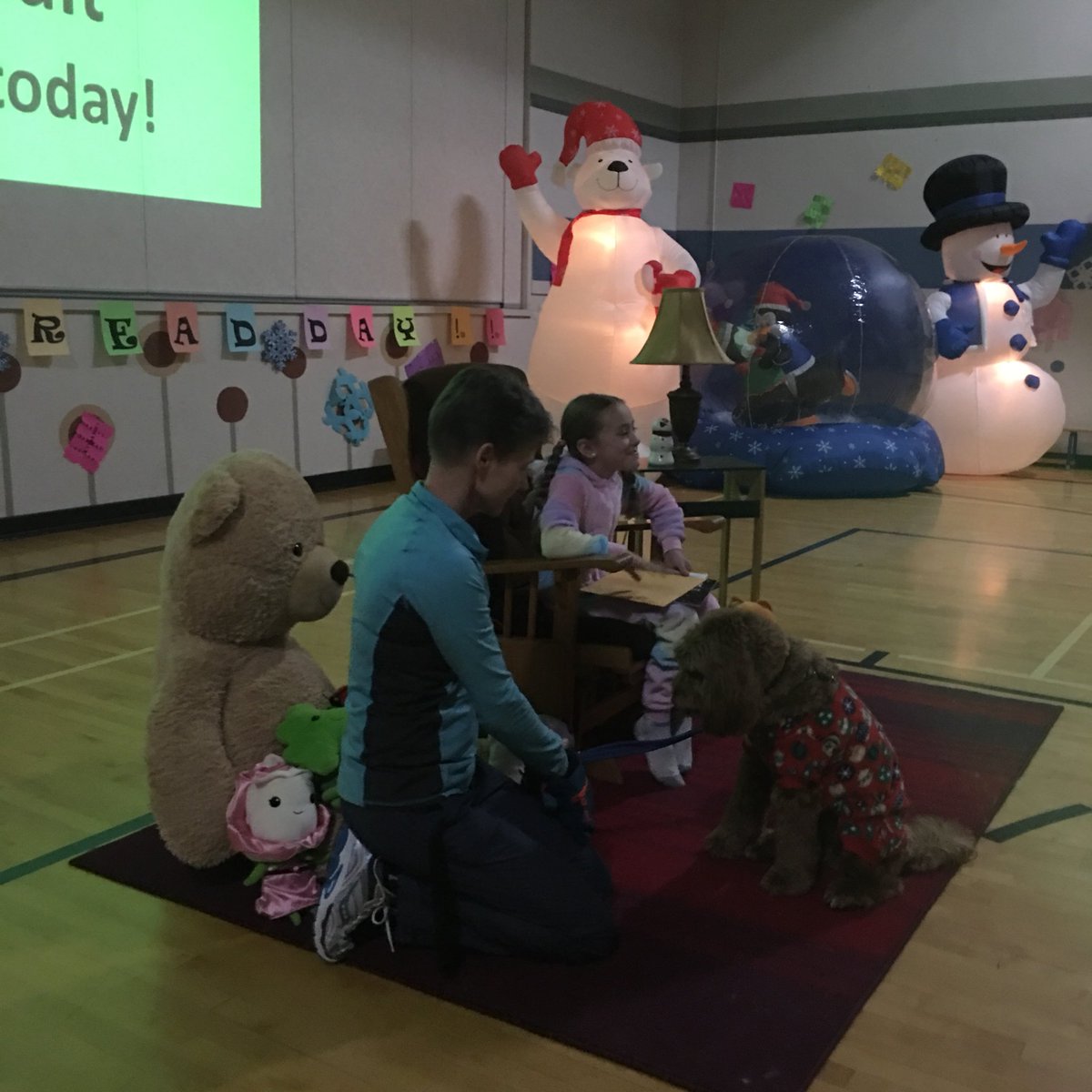 Everlearning1's tweet image. Great day to read to the kids st St. Gregory’s Snuggle Up and Read! #ecsrdSTRENGTH