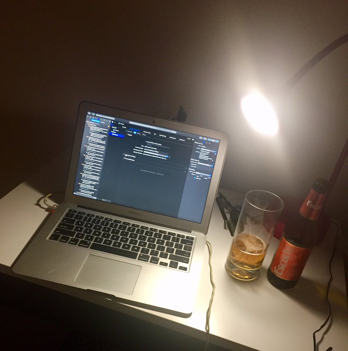 jdanieldiaz's tweet image. Ahora si 🍺 todo va a salir bien (?) #iOS1331 #developers #Apple