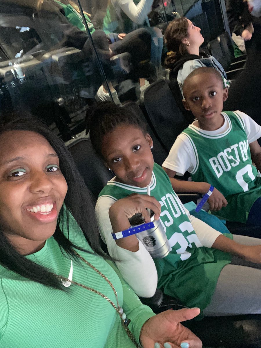 Algebra_allday's tweet photo. #bostonceltics enjoying the game #BleedGreen https://t.co/107YrQIaWD