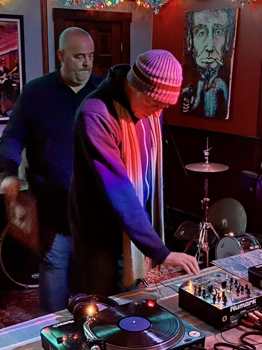 Fred and Dan’s Record Party Back ⁦<a href="/dawsonstreetpub/">Dawson Street Pub</a>⁩ come on down.
⁦<a href="/WXPNDanReed/">Dan Reed</a>⁩ ⁦@redpoppop⁩