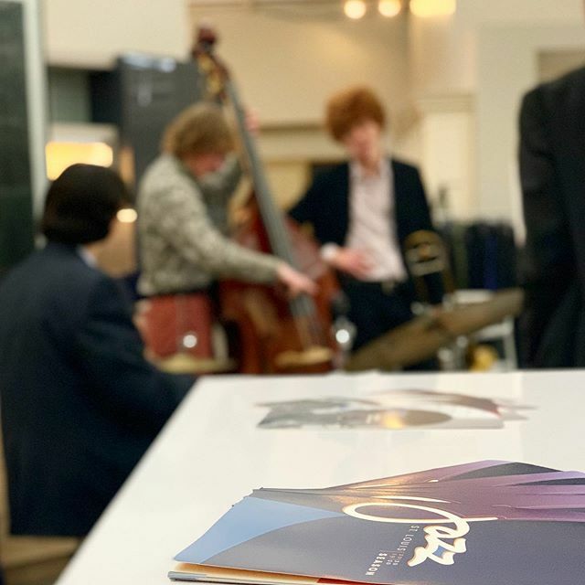 BeckAllenSTL's tweet photo. After hours at #beckallencabinetry! 🎶 We’re utilizing our new showroom to its full potential tonight as an event venue for an intimate evening of cocktails and conversation, welcoming our friends from @jazzstlouis and four world-class musicians from … https://t.co/FK8x5TIwPS https://t.co/gYS6dv2OgQ