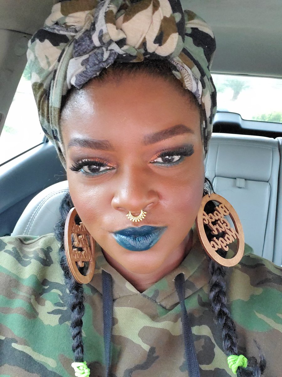 glamlanetx's tweet photo. Money green! Representing for all the soldiers!! #armyproud #usaveteran #makeupforever #mufe #artistrougecreme https://t.co/dN7UXiMUwP