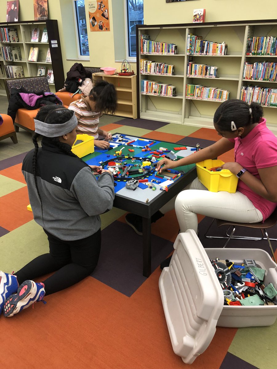 Ephelantlover's tweet photo. Our #KentKids of the @ToledoLibrary are loving their new block table. My favorite part?  It was surrounded by girls allllllll afternoon! #LibrariesMatter #STEM #GirlsBuildToo https://t.co/ZyUTpWCtfK