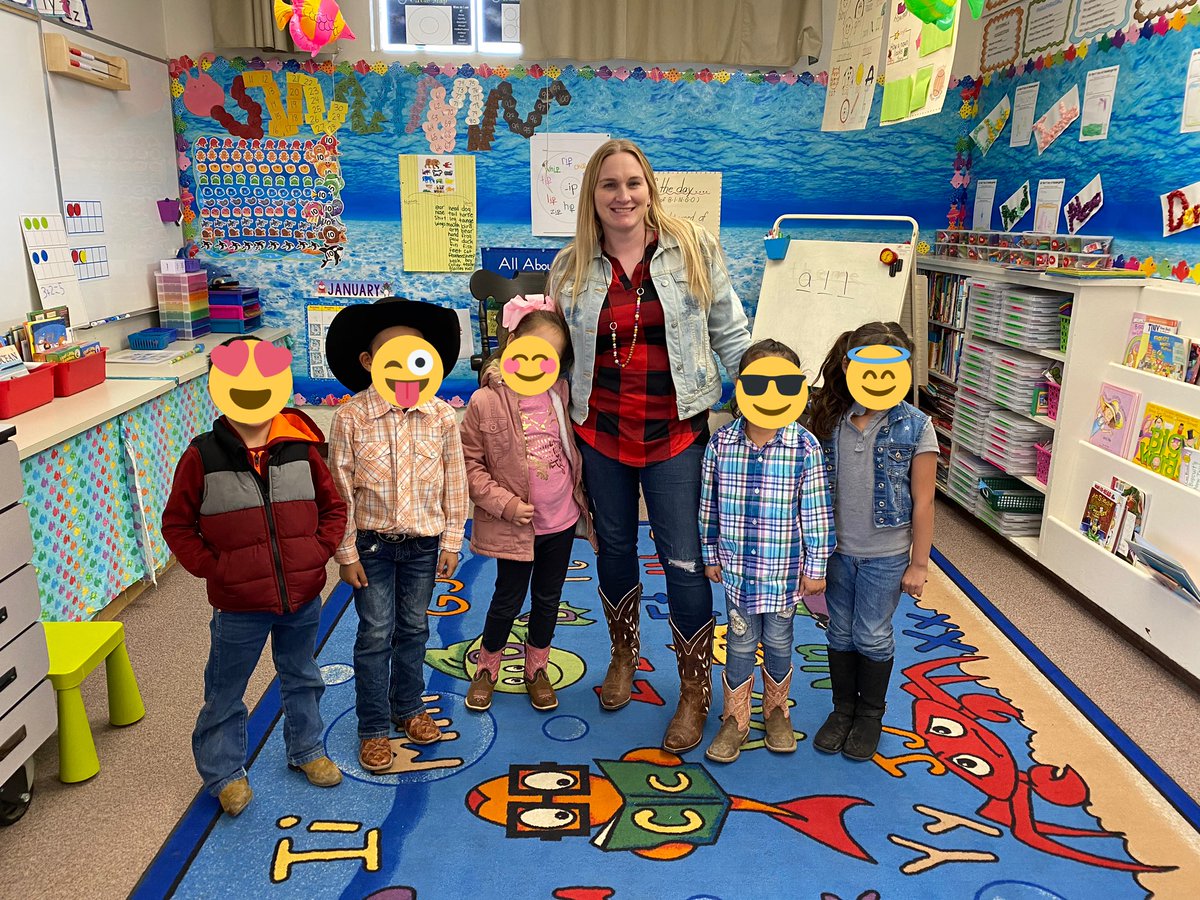 MehcizAmanda's tweet photo. Kindness Week!! #teamcasaloma https://t.co/3oFIeuFnQr