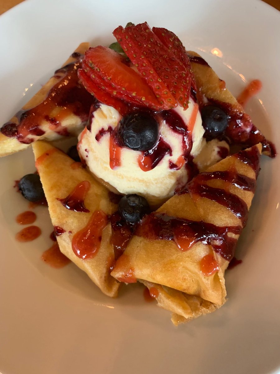 AxeArrow's tweet photo. Tag someone who can devour this Turon!! π
.
.
.
#AxeAndArrow #Bremerton #WashingtonEats #Dessert #TagMe #Buddies #Turon #DessertGoals https://t.co/wCXUDkBnvV https://t.co/xyJgbQBoiS