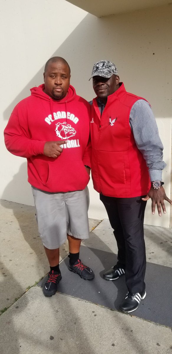 PasHSFootball's tweet photo. Thank you to Kevin Maurice, Running Backs Coach from Eastern Washington University (@EWUFootball) for visiting the Doghouse today! https://t.co/ZW5qYgm6uh