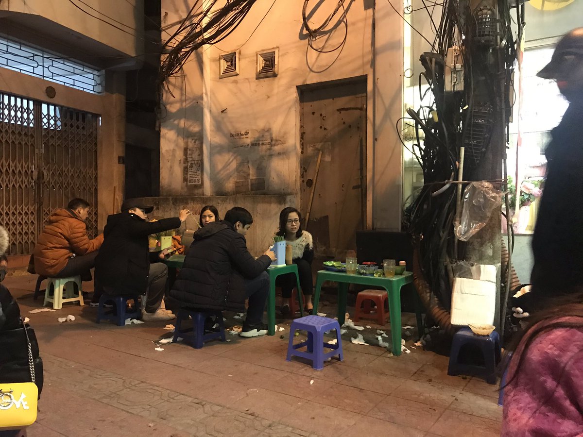 BlockACE_'s tweet photo. 1. in Hanoi rarely ppl wear #mask. Ppl who wore definitely were foreigners 2.yst confirmed 3 #Vietnam #infected with #Coronavirus on 1st working day after long #LunarNewYear holiday. Previously all infected case found were only Chinese who travelled #CoronavirusOutbreak #travel https://t.co/DCZKDrniz3