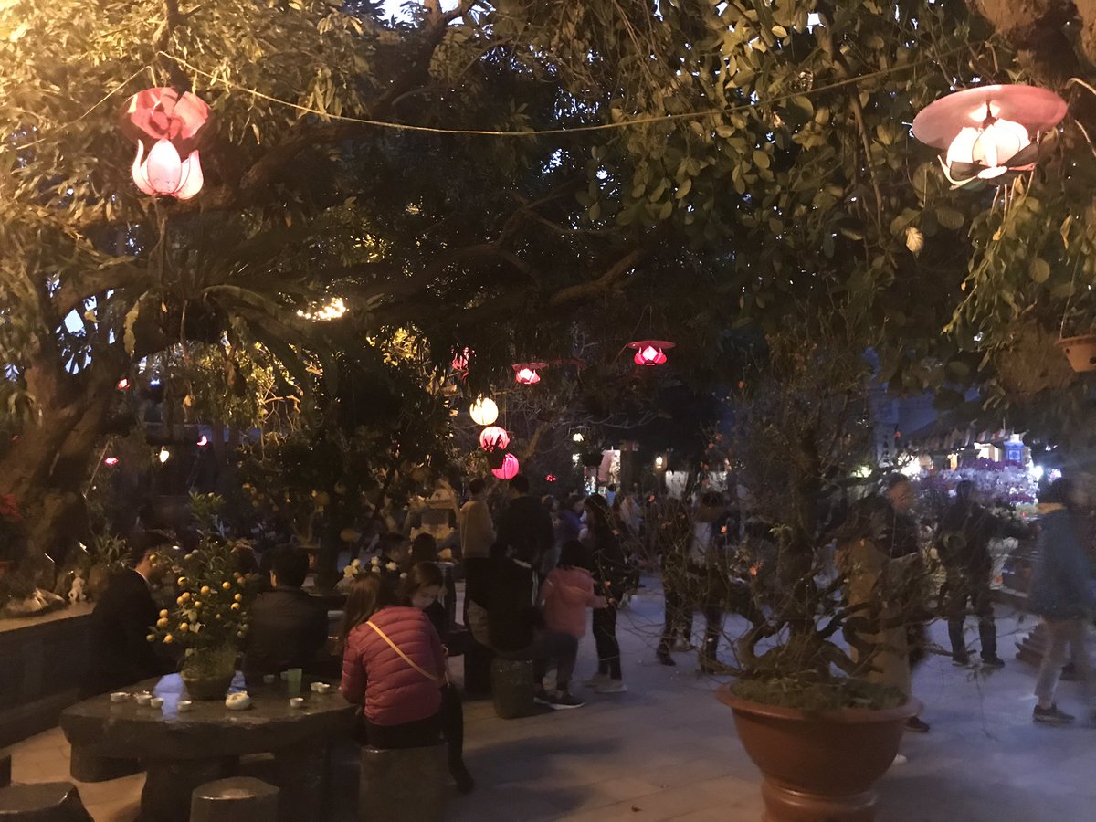 BlockACE_'s tweet photo. 1. in Hanoi rarely ppl wear #mask. Ppl who wore definitely were foreigners 2.yst confirmed 3 #Vietnam #infected with #Coronavirus on 1st working day after long #LunarNewYear holiday. Previously all infected case found were only Chinese who travelled #CoronavirusOutbreak #travel https://t.co/DCZKDrniz3