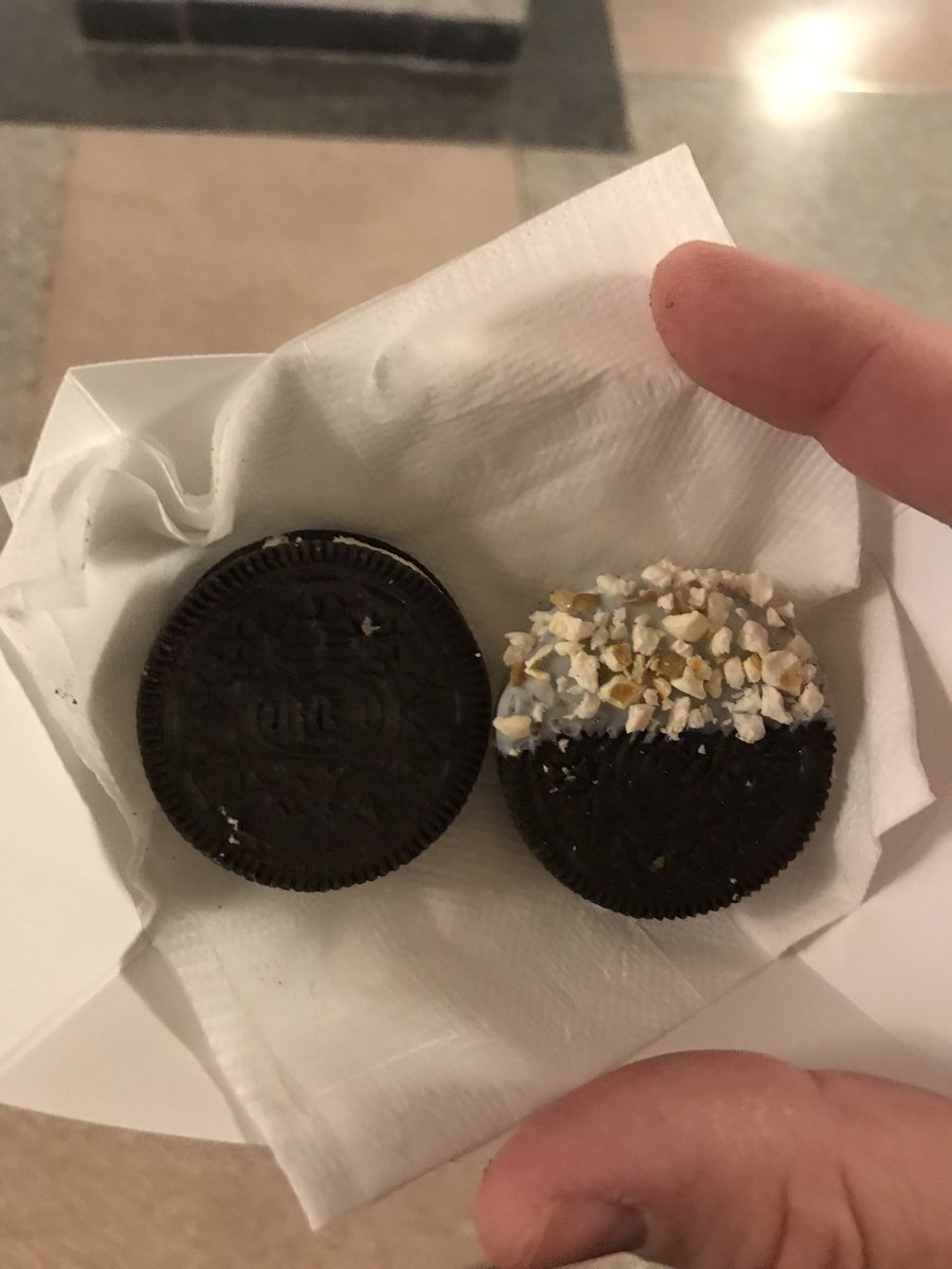 IrishmanShaner's tweet photo. Oh what a treat. @OreoCanada @Oreo #PopUp today at @unionstationTO. #WhatsYourStuf #MostStuf was my vote hands down. But the #CrunchyStuf was a close second! #Oreo https://t.co/XMDyWPm1eK