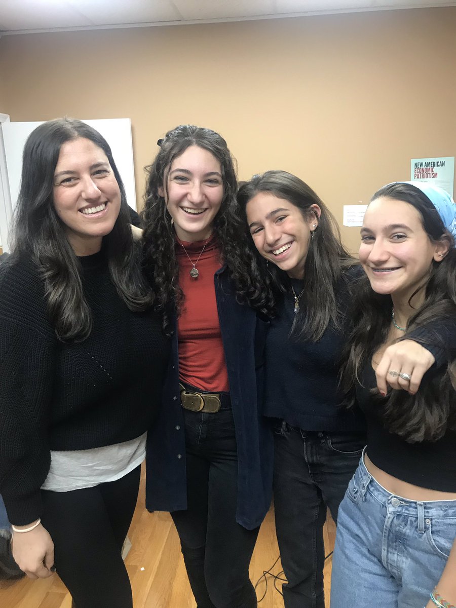 MarisaKabas's tweet photo. four days until the iowa caucus means phonebanking for @ewarren! and the NYC Teens for Warren (@nyc_teens) absolutely killed it 💪 https://t.co/sMmWR56ais