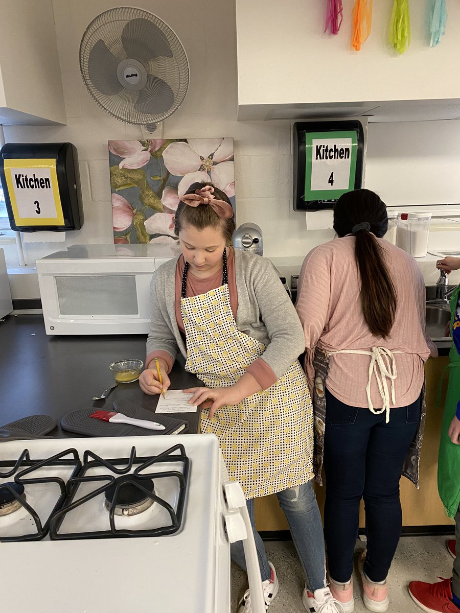 Schwegman_FACS's tweet photo. #tbt 7th grade filled the halls with the aroma of garlic with their cheddar garlic biscuits. These are one of my faves!! @LundahlLions #FACS https://t.co/SqKLrs0kbo