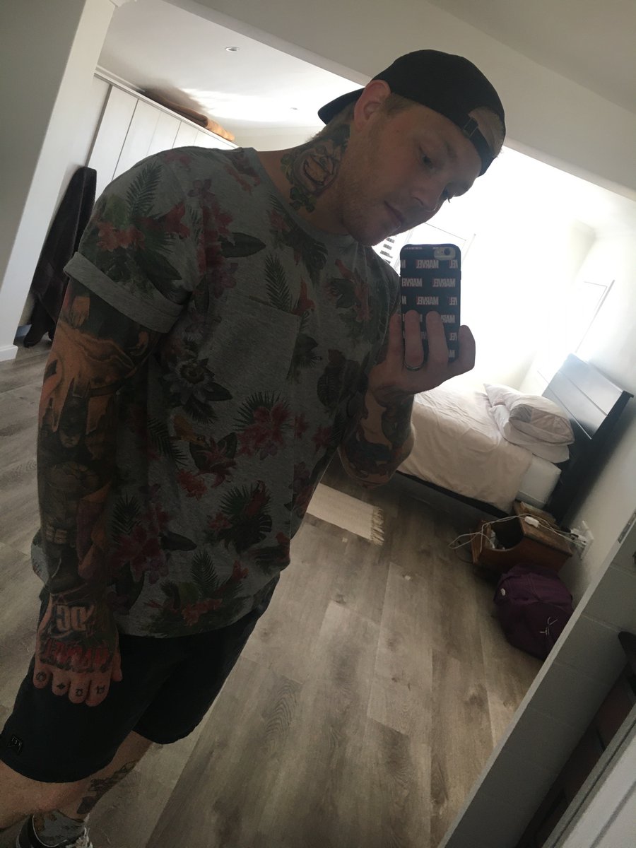 2020 is the year for more tattoos. Getting my whole stomach and ribs tattooed in 2 months.