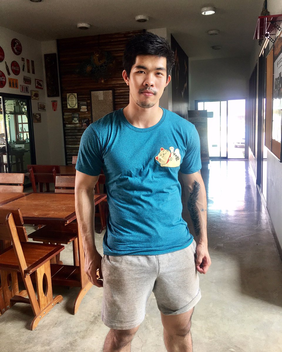polarbear13122's tweet photo. เป็นหมี เเต่ใส่เสื้อเเมว ไม่ผิดเนอะ 555
#CatVsBear https://t.co/B5Qkx8JK5Q