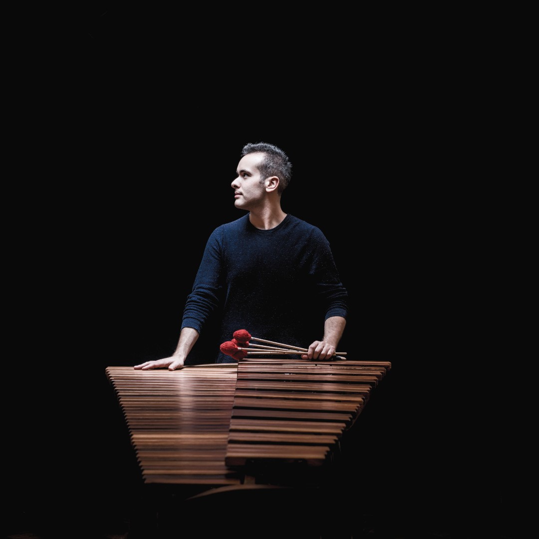 Sinfonica_mi's tweet photo. “Il modo in cui gestisce, maneggia, suona e accarezza i vari strumenti a percussione dà l’impressione che #SimoneRubino sia in grado di ottenere ogni sfumatura timbrica immaginabile”
@NZZ a proposito del solista ospite nel prossimo concerto.
#EternalRhythm https://t.co/9cAIKHBjKs https://t.co/4aYC1O6CTY