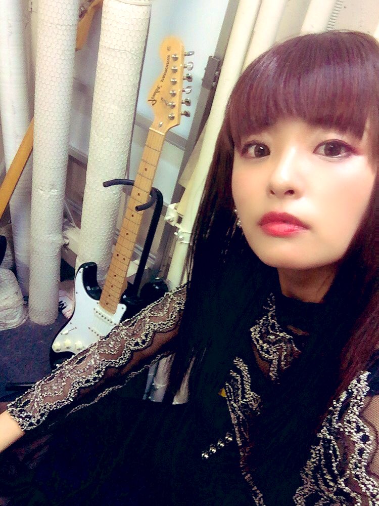 chikaedayo's tweet photo. 友人の復活出演のライブ
心温まったなあ〜✨
たくさんの拍手、笑顔、笑い声
に出会えて幸せでした✨☺️

共演者の方々も素晴らしく
昔からお世話になってる
可愛いママにも数年ぶりに
再会できて💛

余韻が長引く今日この頃。

#hitstudio #LIVE #ものまね https://t.co/8lDRHotEKW