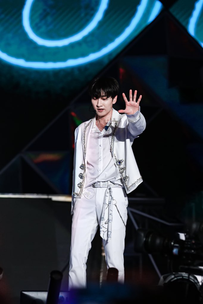 BigFish_Kay_'s tweet photo. 200118 SS8 IN MACAU🇲🇴 

#Eunhyuk #Donghae #은혁 #동해 

💿🦄🐚☁️🥚🎂🥛

◤ Please don't amend the photo and removed logo.Please don't for commercial use ◢ 

◤ 禁二改/商用/cut logo  ◥ PHOTO BY ：大鱼_Kay_ https://t.co/rfklA4awxL