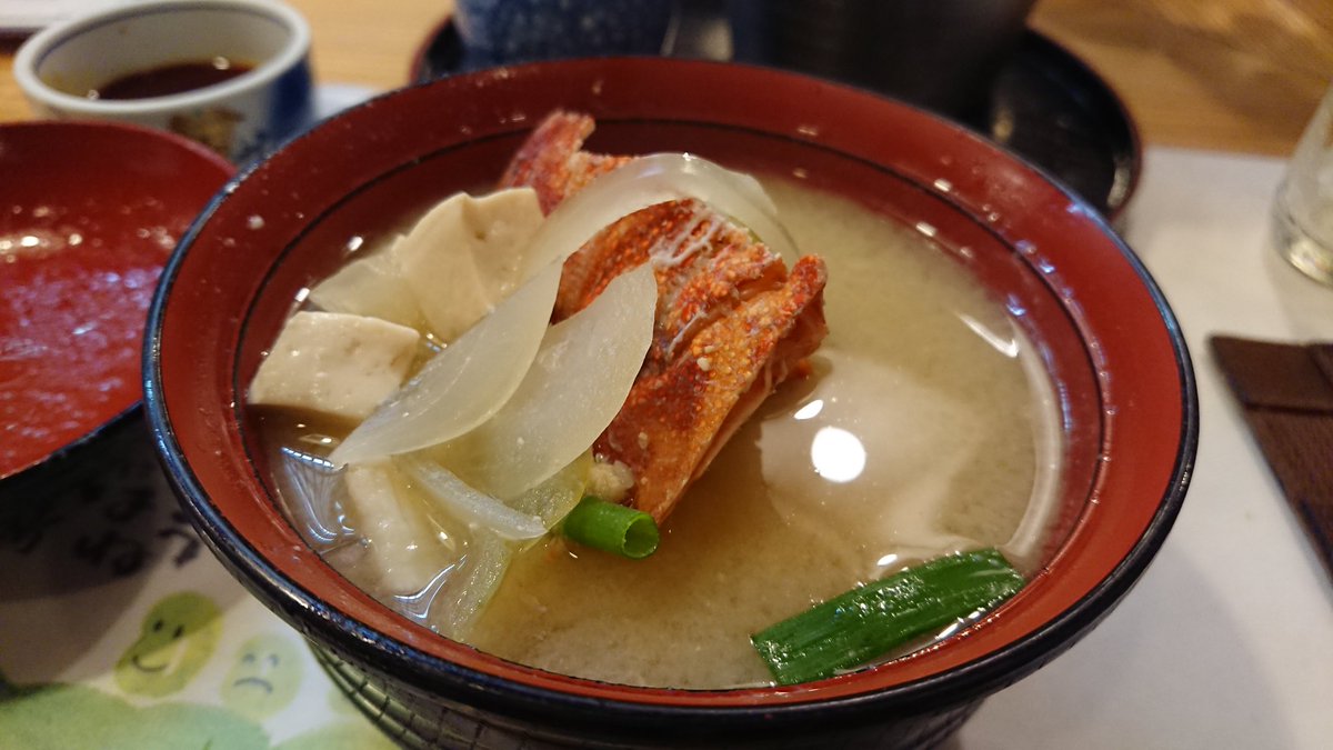 Hiro 漁将 さかなちゃん 鹿児島 甲東中学校前駅 セミエビが食べたくてこの店来たけど 2 3人前からの量で食べきれへんと判断し断念 ぞうりエビにした 天然車海老天ぷら ナガラメ とこぶし 刺 最後 ぞうりエビの頭で味噌汁にしてくれた 九州の甘め