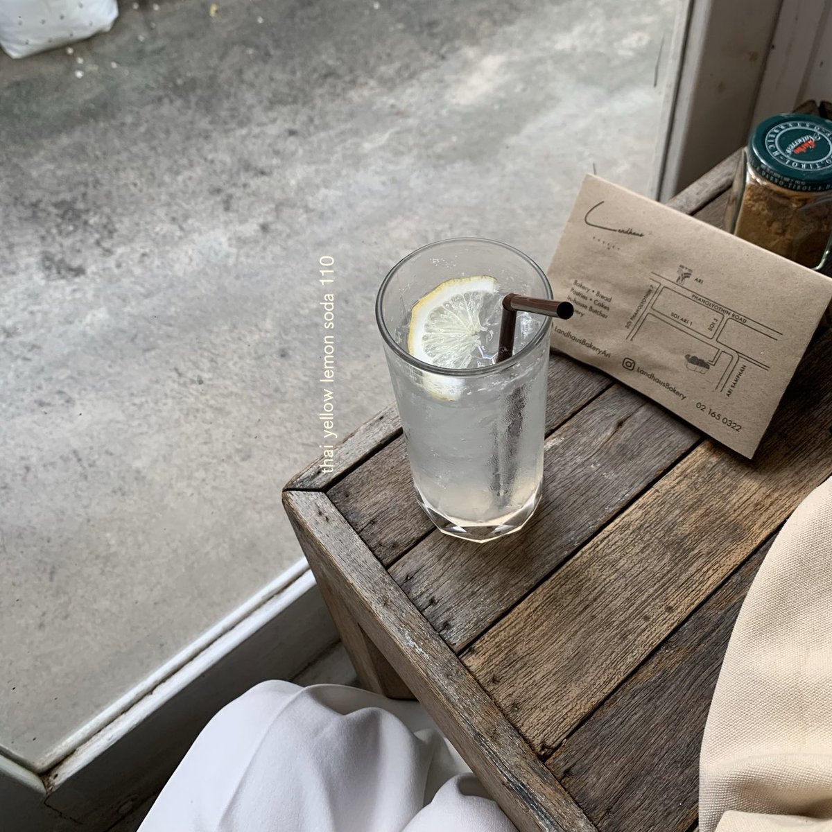 thisisyoursafe's tweet photo. คาเฟ่ขนมปัง 𝘓𝘢𝘯𝘥𝘩𝘢𝘶𝘴 𝘉𝘢𝘬𝘦𝘳𝘺 𝘈𝘙𝘐
📍𝘈𝘙𝘐 𝘚𝘖𝘐 5
ภายในร้านมีเมนูขนมปัง , เค้ก , คุกกี้ให้เลือกเยอะมาก ที่สำคัญคือขนมปังอร่อย (@aroii) มาก ถ้ามีโอกาสจะไปกินอีก สำหรับเราร้านค่อนข้างหายาก เงียบสงบดีฮะ คุ้มค่ากับการไป 🥖🍞🥐🤎 https://t.co/W9G7MdcRnX