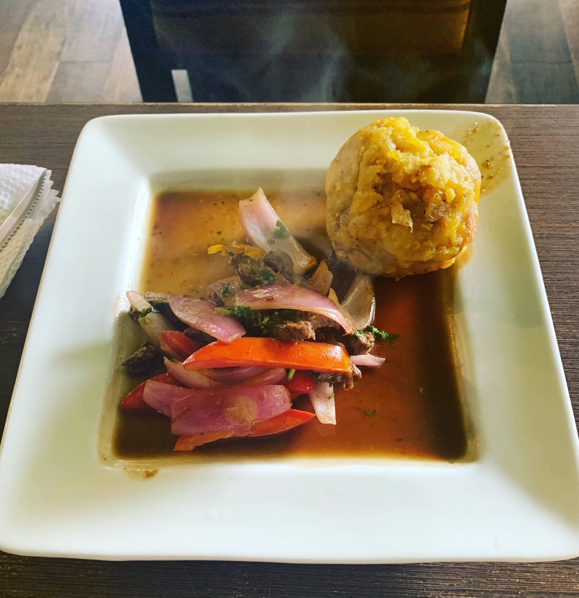 corihuayta's tweet photo. El tacacho en lomito... 😏🍛
#foodperuvian #findesemana #tacacho #lomosaltado #iphonexr https://t.co/VvAXz74tSV
