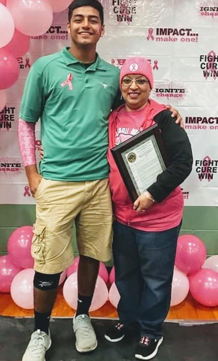 Derrick_Ramos21's tweet photo. Rip Rhonda, you hold a special place in my heart, I’m so glad to have came around a beautiful person like you! I hope you are at peace now and enjoy it up there!😔🕊 #UntilWeMeetAgain!💚💗 https://t.co/xqqnIimBqB