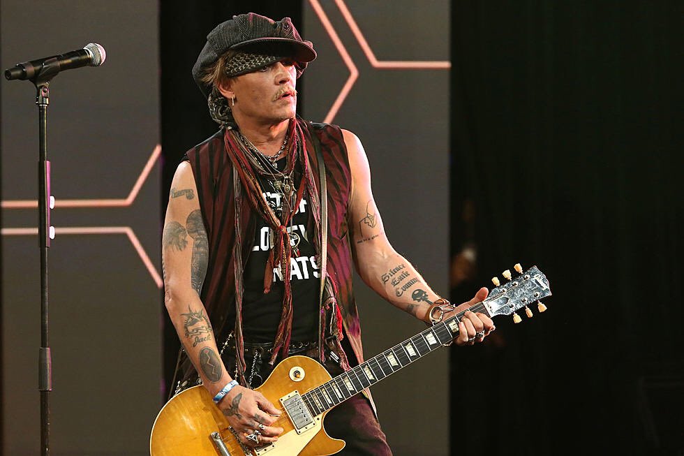johnnydepptoday's tweet photo. Not only is this man a SUPER talented actor, he also has quite the talent in music. He was born a star. If you haven’t heard his music, go check it out! You won’t regret it! Gotta love Johnny, am I right 😅❤️ #johnnydepp #depphead https://t.co/FL66uWEkBk