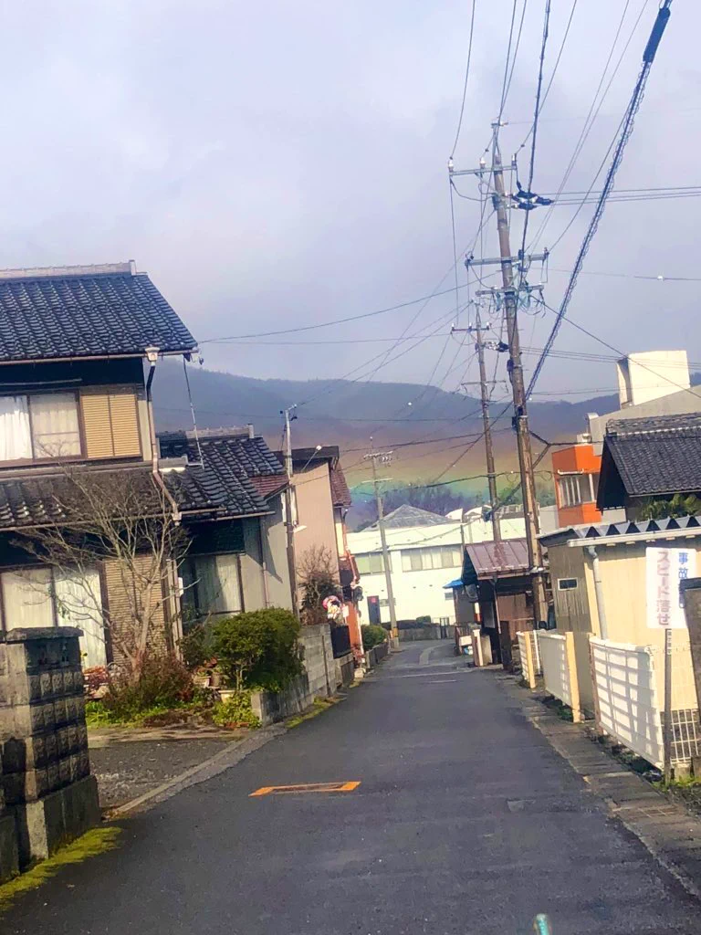 虹が低い！！関ヶ原で見れる不思議な光景が美しい。