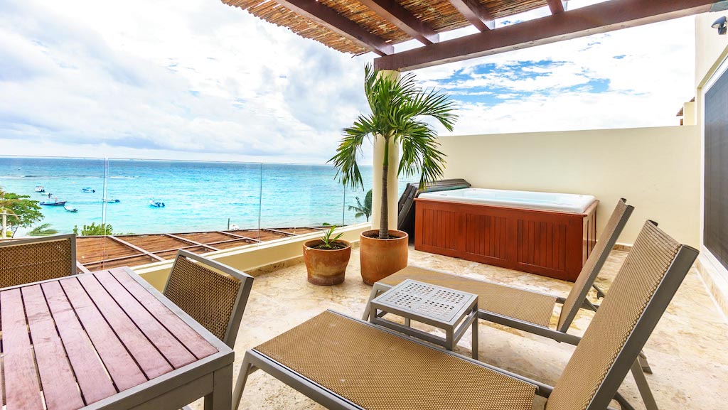 BricRealEstate's tweet photo. The Elements has a 3 bedroom Penthouse for sale! This 2260 Sq Ft unit has 3 bathrooms, comes full furnished and has an amazing ocean view. Don't miss out on this great opportunity to purchase in one of the best buildings in #PlayaDelCarmen. https://t.co/fUTPVe1qbV
#realestate https://t.co/DBpyUcKacy
