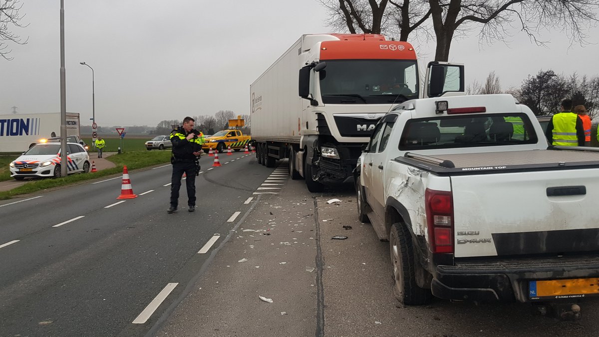 HEERHUGOWAARD - Donderdagmiddag heeft er een aanrijding plaatsgevonden op de A.C.