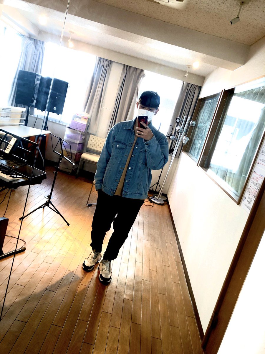 r0y8o2_N's tweet photo. Gジャン何にでも合うと思う👖

#puma #Areem #UNIQLO #GU
#fashion #music #sing #song #black
#funk #pop #rnb #珍しく華金 https://t.co/K67rV70284