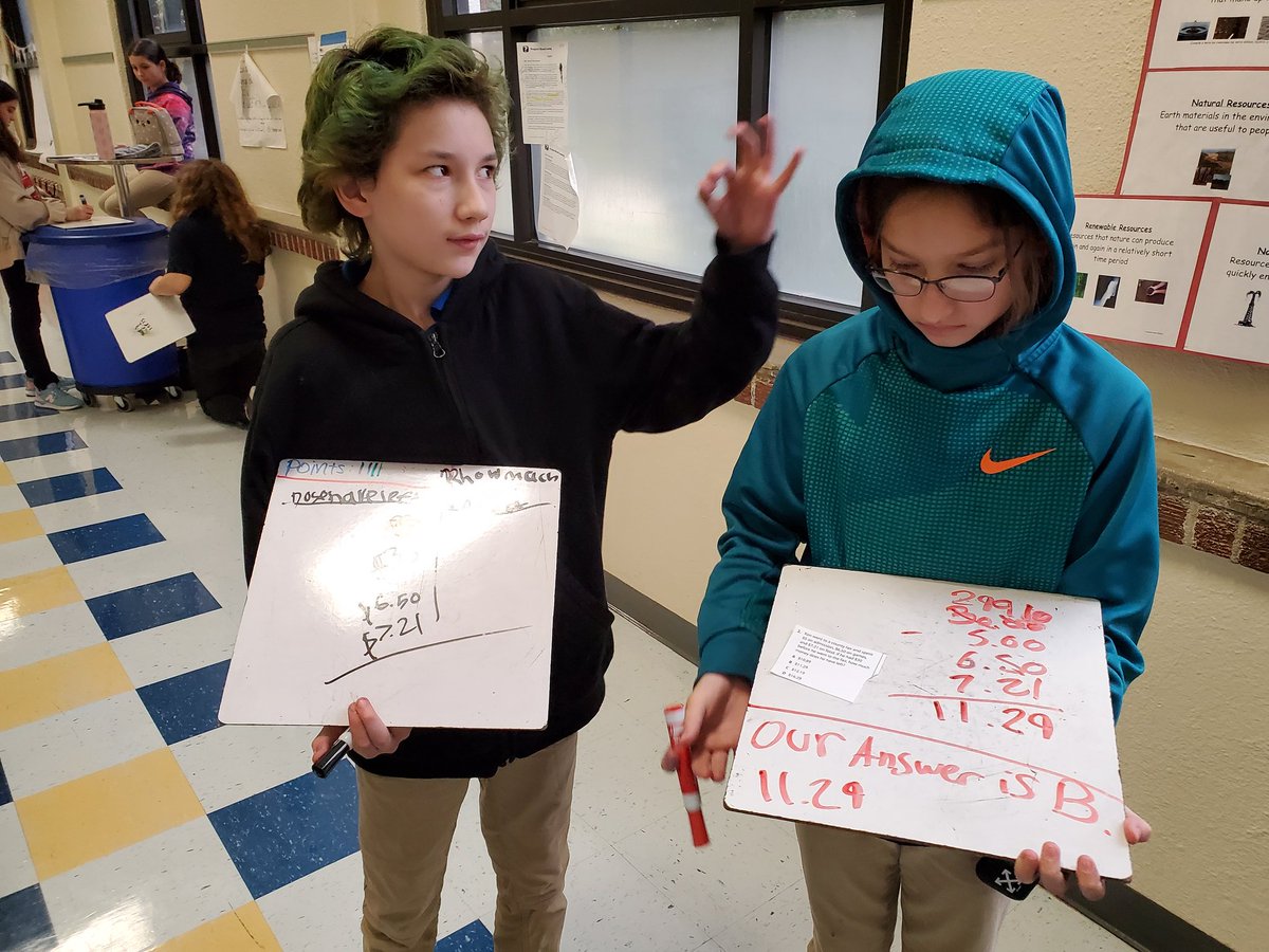 VictoriaCayeMtz's tweet photo. Who knew all it takes is working in a hallway for them to ❤ problem solving? 🤓 #mathematics #theylovemath @LamarElemSAISD @SAISD https://t.co/MVsHZZdWMr
