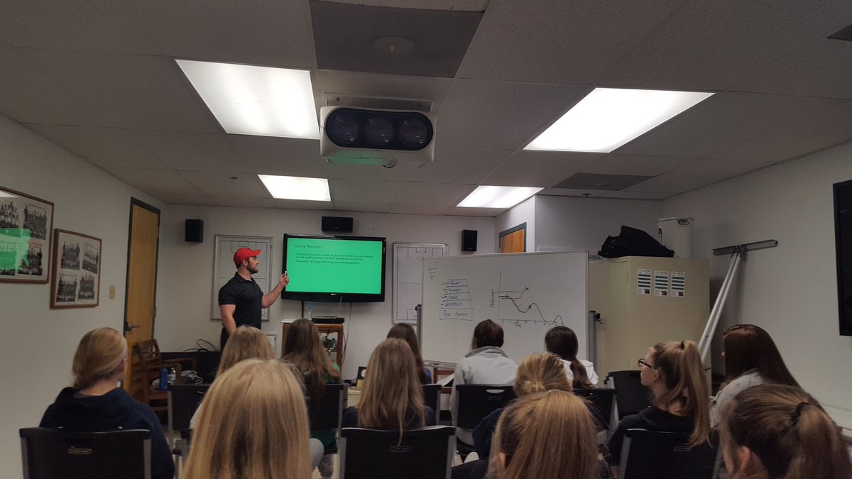 MMiller22IA's tweet photo. Strength and conditioning coach Johan De Vos talks to @TonyGlavin_SC 05G Green tonight. Presented excellent information on strength training, recovery, sleep and other topics. #TRAINATLASSTRONG #Athletes #NeedMoreSleep #TakeCareOfYourBody https://t.co/xqEmVzRmjO