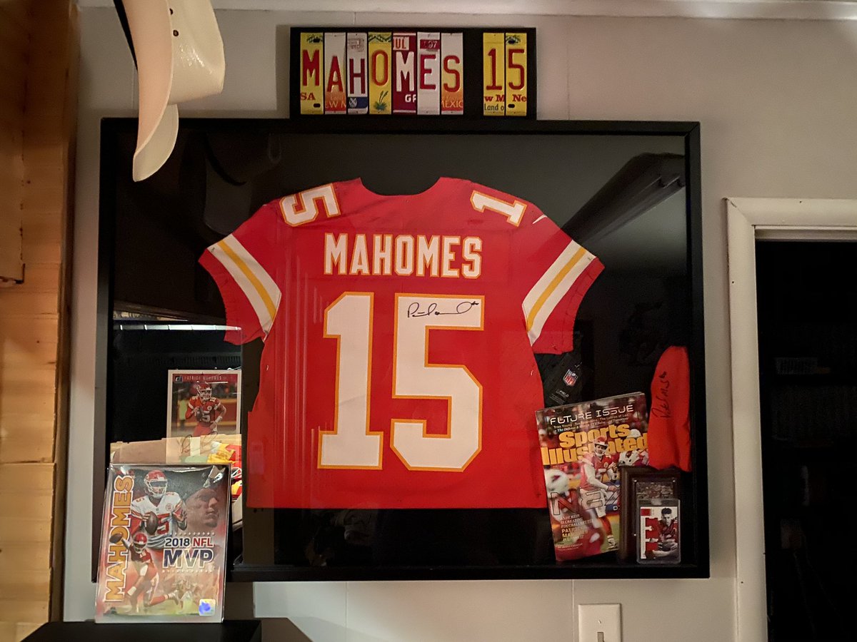 brooke_liebsch's tweet photo. Your looking at the biggest die hard chiefs and Patrick Mahomes fan in the world!! Anything that comes out chiefs you know I got it!! #chiefs #Dreamingtogotoasuperbowl #15 @Chiefs @chriscabott @PatrickMahomes https://t.co/4pTPEddxL8