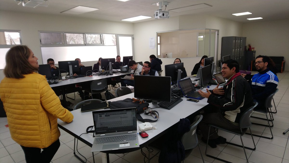 lis_uv's tweet photo. Los profesores de @lis_uv en taller definiendo procesos del #LISoft https://t.co/SgC5ofx6SQ