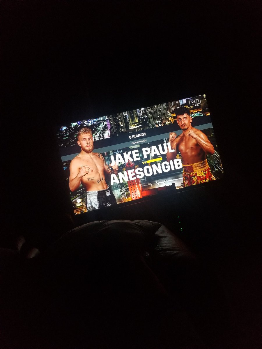 SarauerDevlynn's tweet photo. @jakepaul Watching right now Jake counting on you https://t.co/qyLsTfROHJ