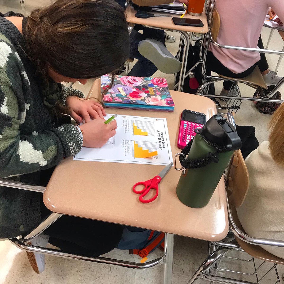 gtownjmo's tweet photo. Itβs been a tough but fun few weeks in AP as we transitioned from Differential to Integral Calculus.ππ #RelatedRates #RiemannSums #BalloonShrapnel #TinyPostIts @GreenWavePride https://t.co/V1uBNmdtYr