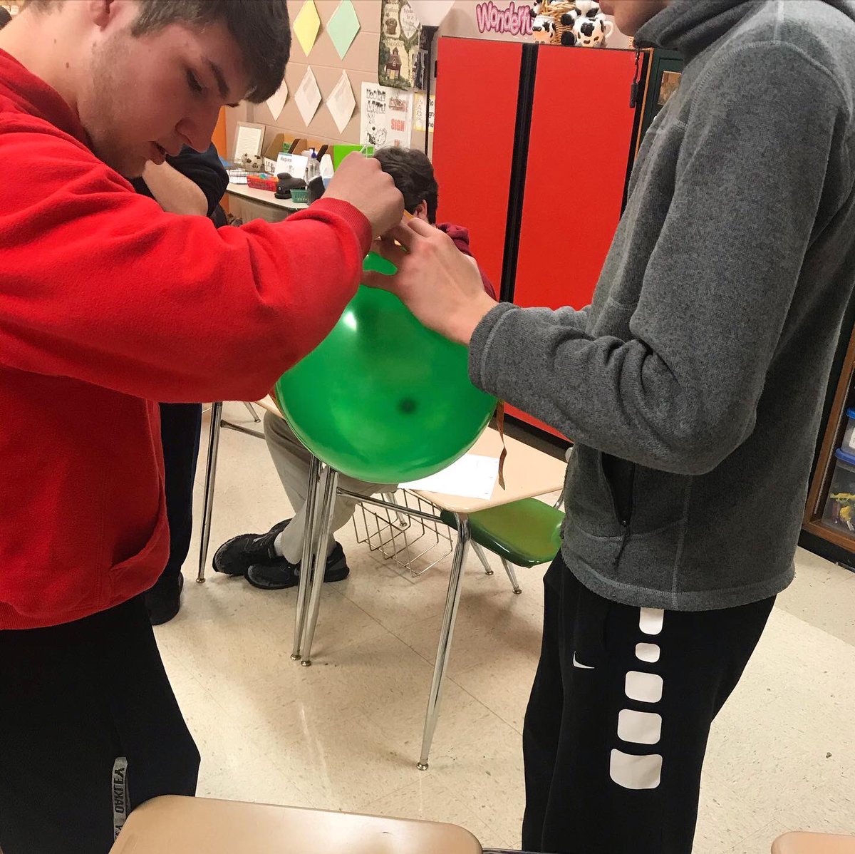 gtownjmo's tweet photo. Itβs been a tough but fun few weeks in AP as we transitioned from Differential to Integral Calculus.ππ #RelatedRates #RiemannSums #BalloonShrapnel #TinyPostIts @GreenWavePride https://t.co/V1uBNmdtYr