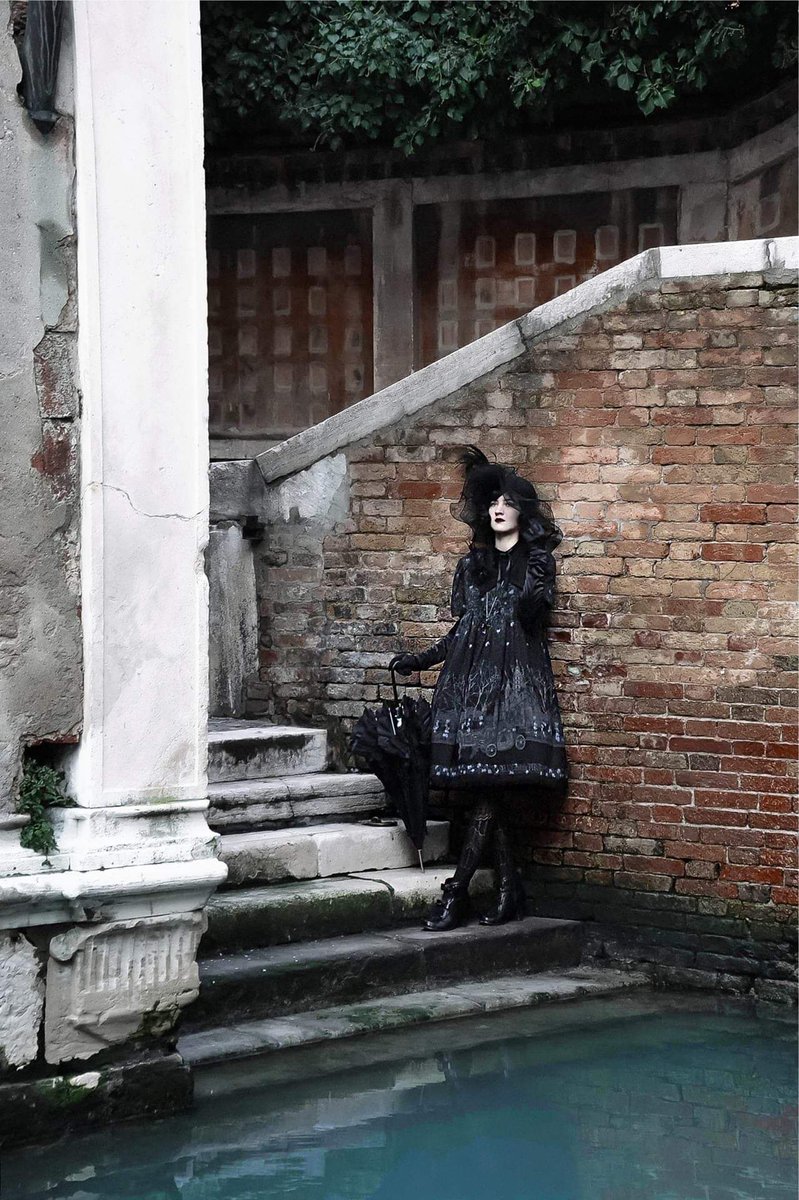 AngelGrief's tweet photo. ♧════════♧۩♢۩♧════════♧
#Gothic #Girl #GothicGirl 
#Dark #DarkGothic #DarkBeauty 
#DarkGothicBeauty #Beauty 
 
♧════════♧۩♢۩♧════════♧ https://t.co/5lHZ0BX8df