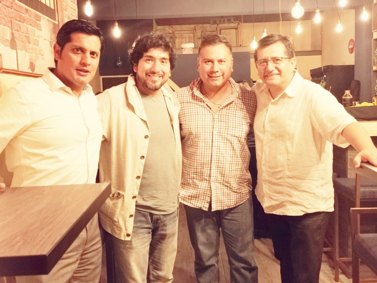 Carlomario's tweet photo. Grata jornada con @eljorobado y nuestro primer @beerspolitics LIMA del 2020; para los que no pudieron asistir, y con las disculpas de antemano por las dificultades (y caídas), aquí tienen el enlace de 1 de 3 videos que colgamos 🔝 #ComPol #ComPolPeru https://t.co/Fm3n3h7U0l https://t.co/gpv3UTfsAC