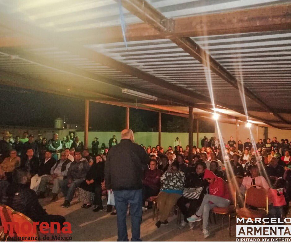 Esta anoche en Loreto, acompañando al profesor: Víctor Castro Cosío, Delegado Federal de los programas de bienestar, en una reunión informativa y aprovechando para escuchar las problemáticas de la comunidad. #MORENA #4T