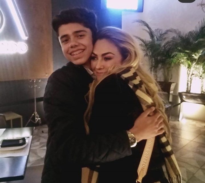 godissteff's tweet photo. Wey quiero que sea mi tía 😢 https://t.co/P3TSxfd6cY