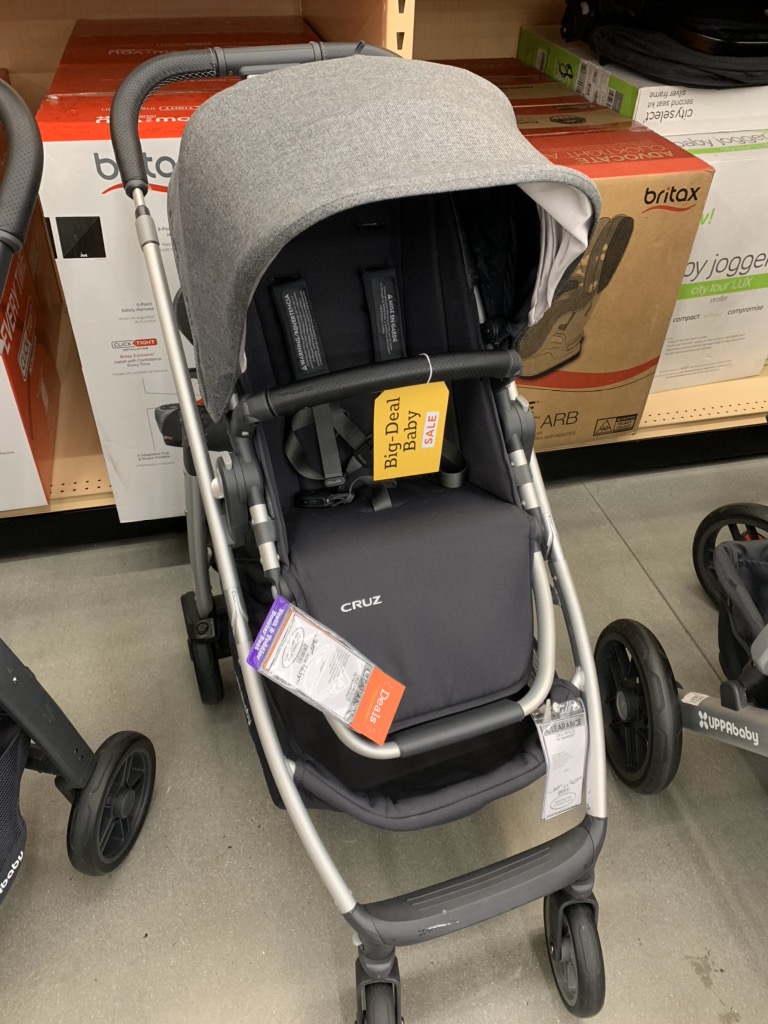 prettynprose's tweet photo. @UPPAbaby what color canopy is this for the Cruz? Please help! ❤️ https://t.co/gb5f5j6ZDn