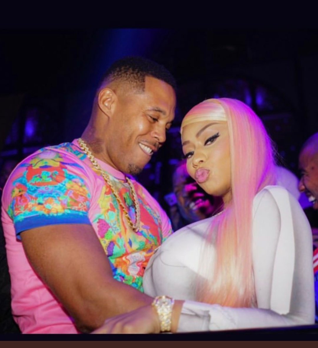 Iconic_Onika's tweet photo. Y'all need to frame this๐๐ฅฐ @NICKIMINAJ #nicetomeeya #barbie #NickiMinaj #Zoo #barbs https://t.co/zAHQ6MxzBC