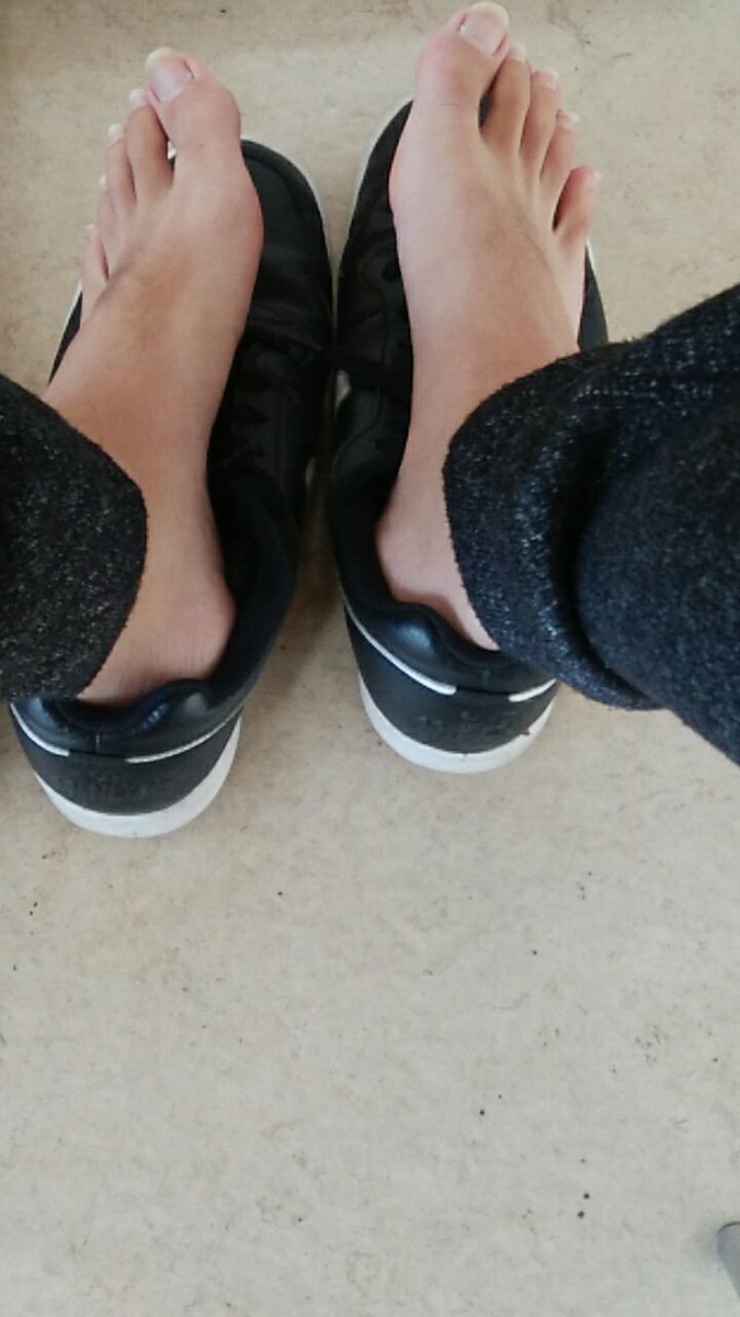 Barefoot Complete 一応youtuber 靴下はいてたけど 気持ち悪くて脱いでしまった 笑 普段ブーツとか履いてるから 久しぶりのスニーカー素足履き 寒いからそんなに足も蒸れないね Barefoot Complete 一応youtuber 靴下はいてたけど 気持ち悪くて脱いでしまった 笑 普段ブーツとか履いてるから 久しぶりのスニーカー素足履き 寒いからそんなに足も蒸れないね