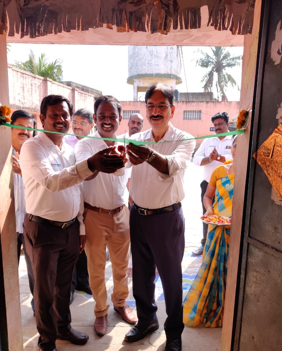 AceMicromatic's tweet photo. #MicromaticMachineTools shared the joy with the students of Puzhal Panchayat Union Middle School, Surapet, Chennai by donating writing desk furniture and bench to the school. 
#AMG #MMT #CSR #MakeThemShine #GiveBack #Education #Children https://t.co/90XyJJBBSW